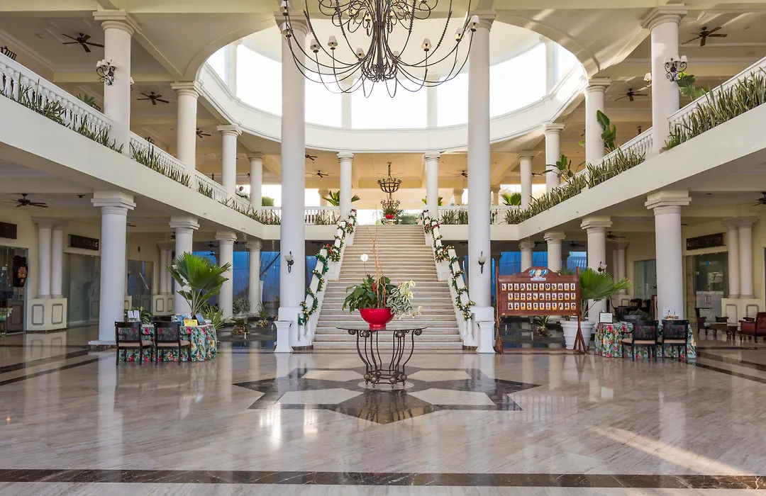 Grand Palladium Lady Hamilton Resort & Spa-1